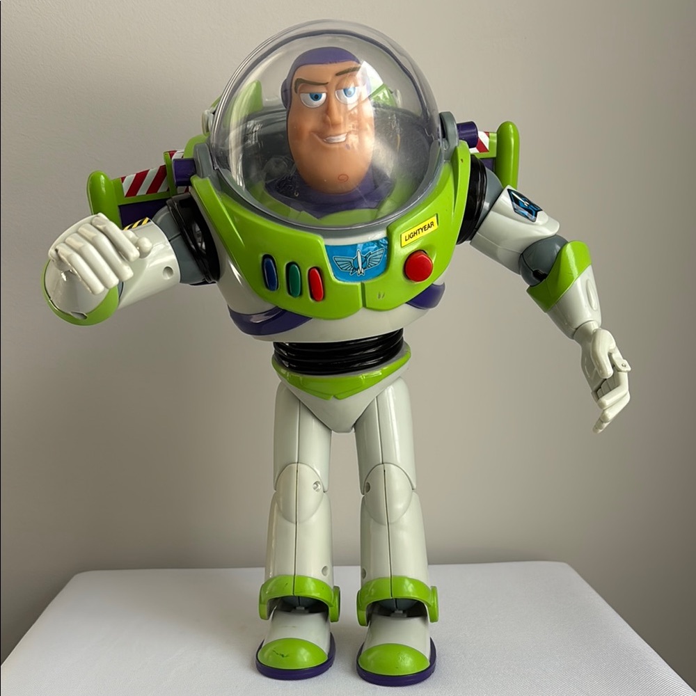 Buzz Lightyear Action Figure - Picture 3 of 15